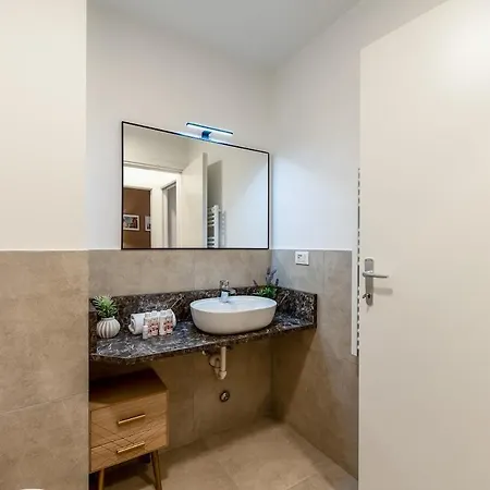 Authentic Private Flat 2 Min From Navigli 아파트