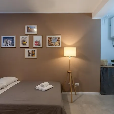 Authentic Private Flat 2 Min From Navigli 아파트