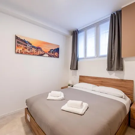 Authentic Private Flat 2 Min From Navigli 아파트 *